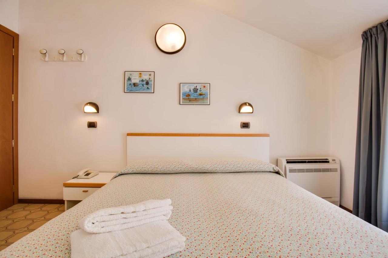 רימיני Hotel Villa Dei Gerani מראה חיצוני תמונה