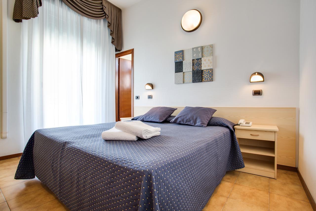 רימיני Hotel Villa Dei Gerani מראה חיצוני תמונה