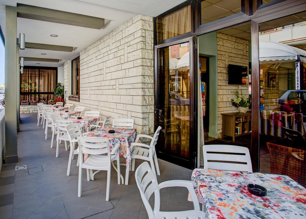רימיני Hotel Villa Dei Gerani מראה חיצוני תמונה
