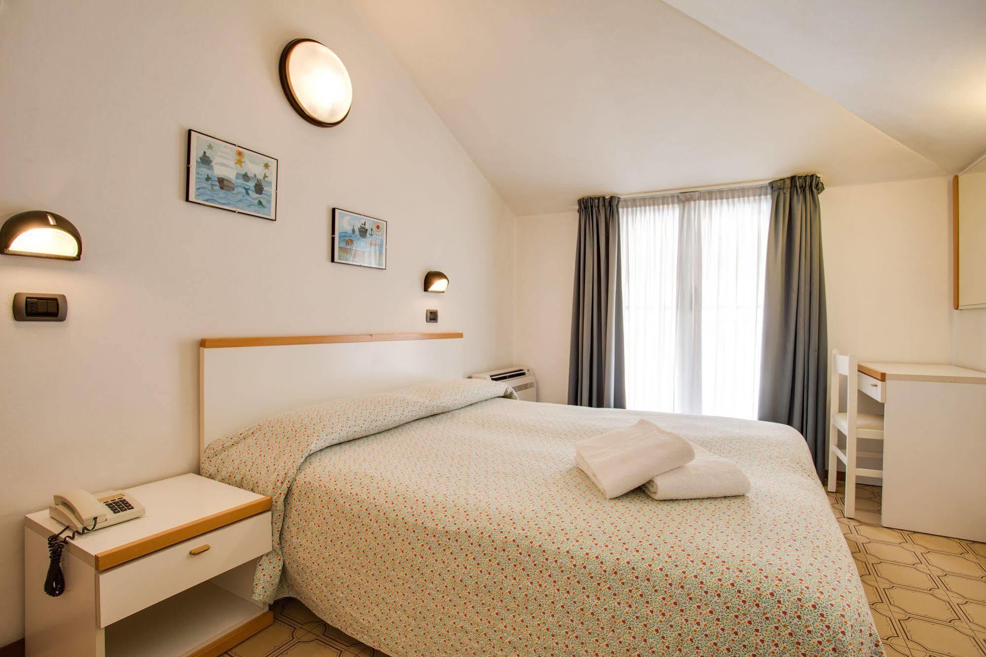 רימיני Hotel Villa Dei Gerani מראה חיצוני תמונה