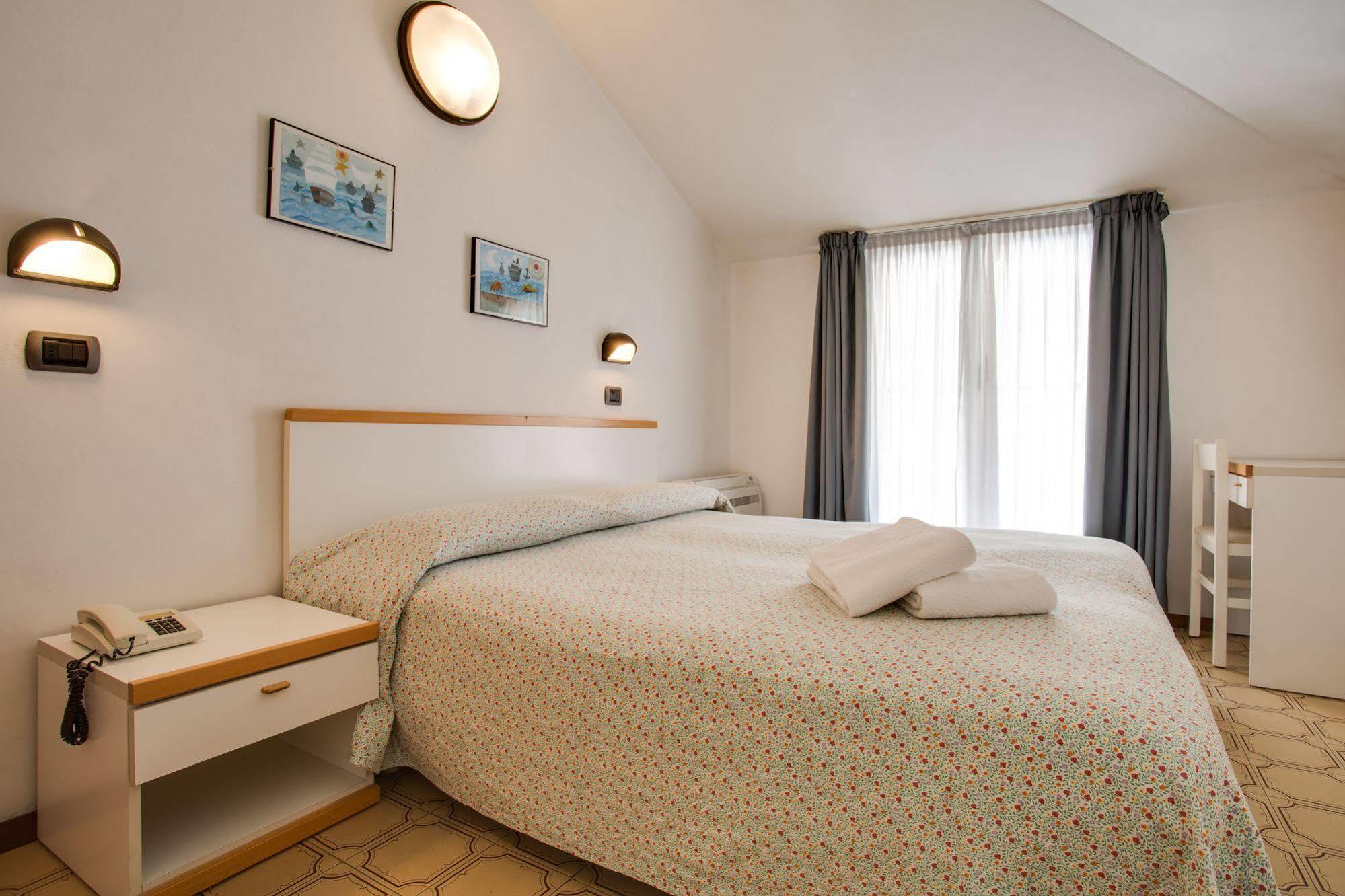 רימיני Hotel Villa Dei Gerani מראה חיצוני תמונה