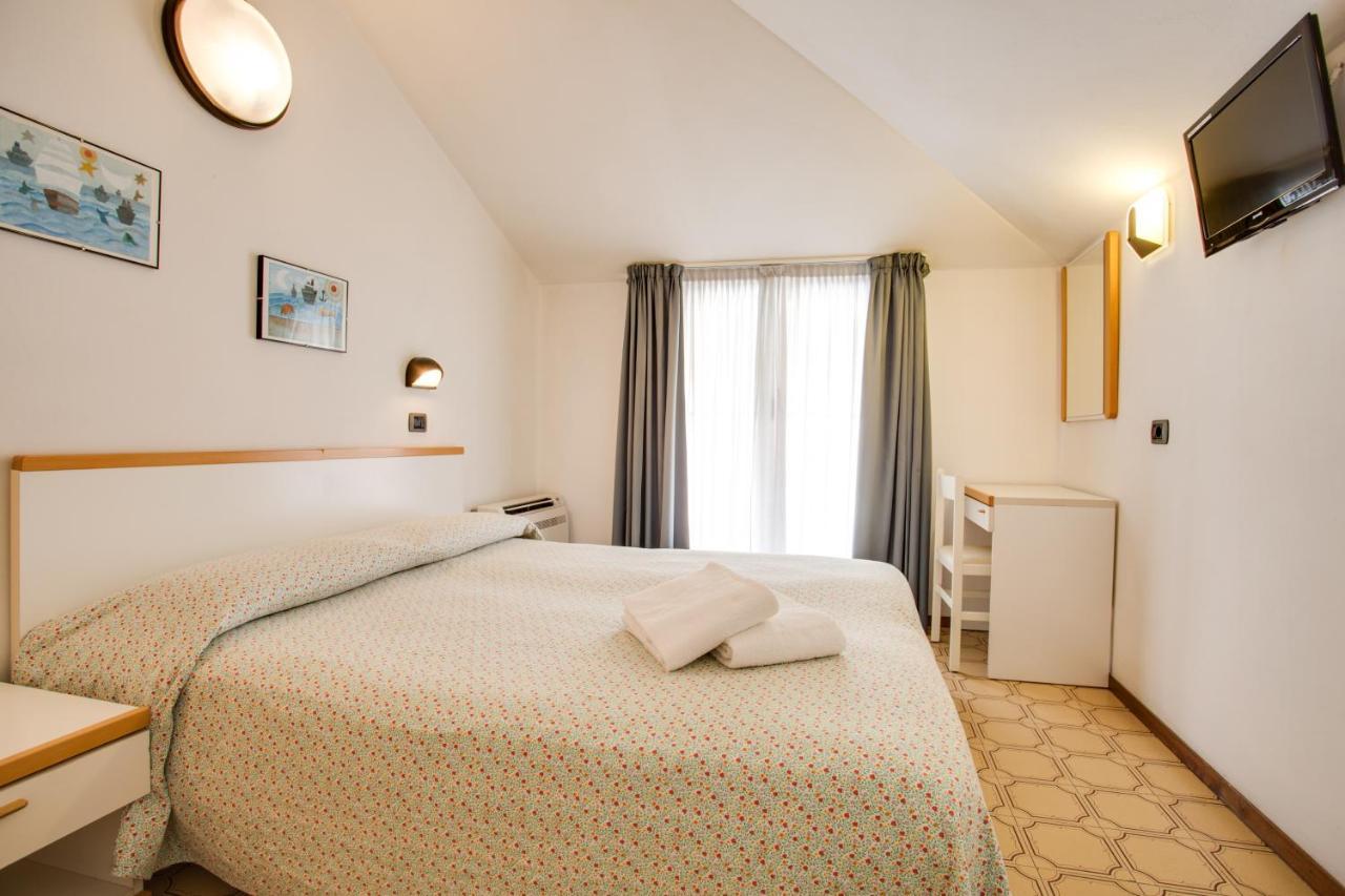 רימיני Hotel Villa Dei Gerani מראה חיצוני תמונה